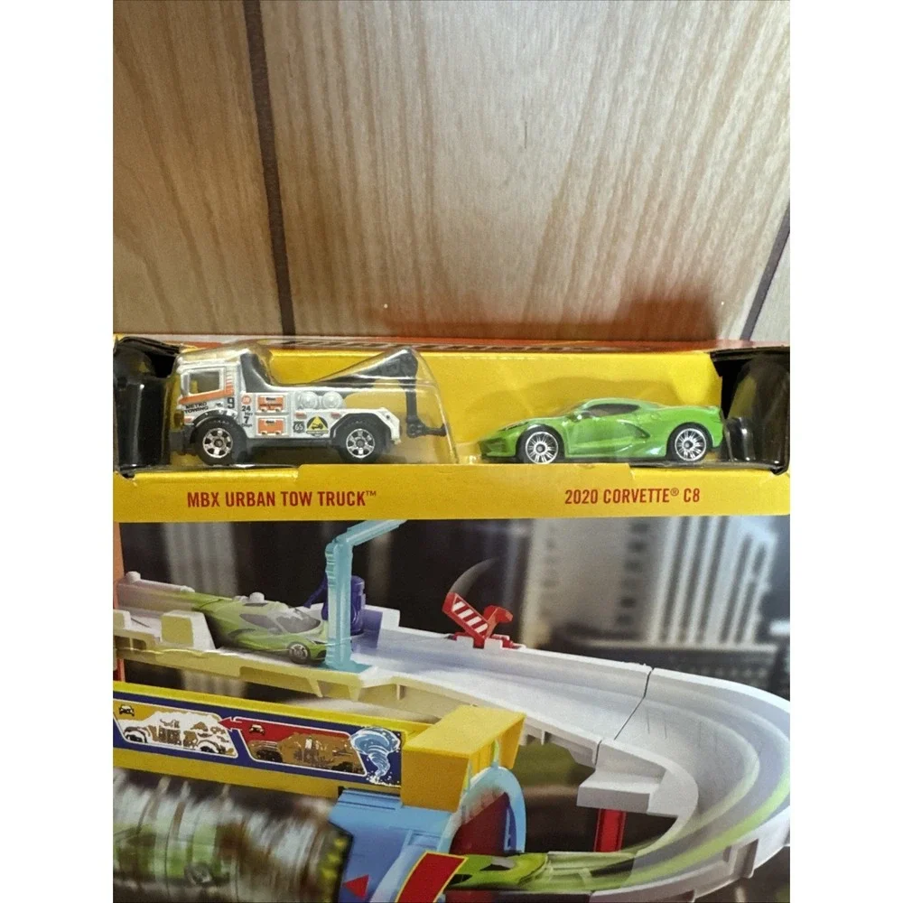 Matchbox Action Drivers Spin Cyclone Car Wash Playset 1:64 w/ 2020 Chevy C8